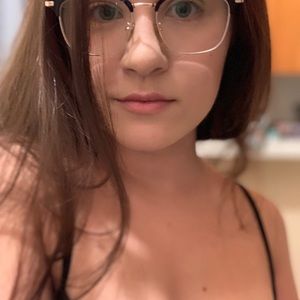 Meet your Posher, Avrie